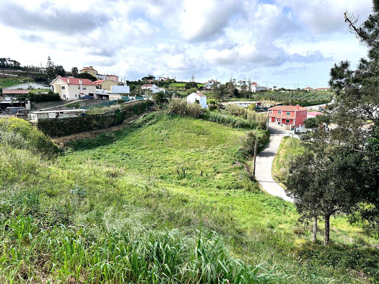 Terreno Urbano com Vista Magnífica para Venda – Próximo da Ericeira e Mafra! - Image 1